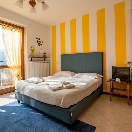 Happy Guest Apartments - Lake Panorama & Pool Riva di Solto Exterior photo