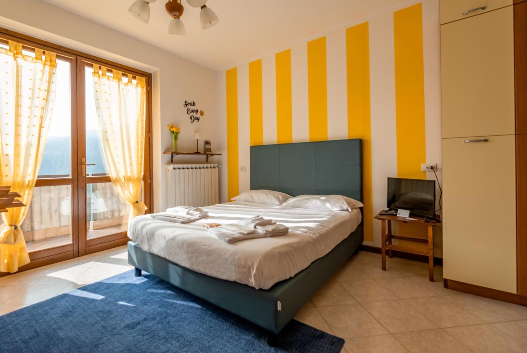 Happy Guest Apartments - Lake Panorama & Pool Riva di Solto Exterior photo